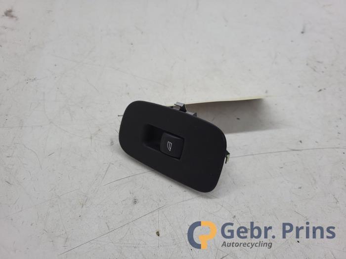 Usados Interruptor de ventanilla eléctrica Volvo S60 III (ZS) 2.0 T5 16V Precio € 15,00 Norma de margen ofrecido por Autorec. Gebr. Prins b.v.