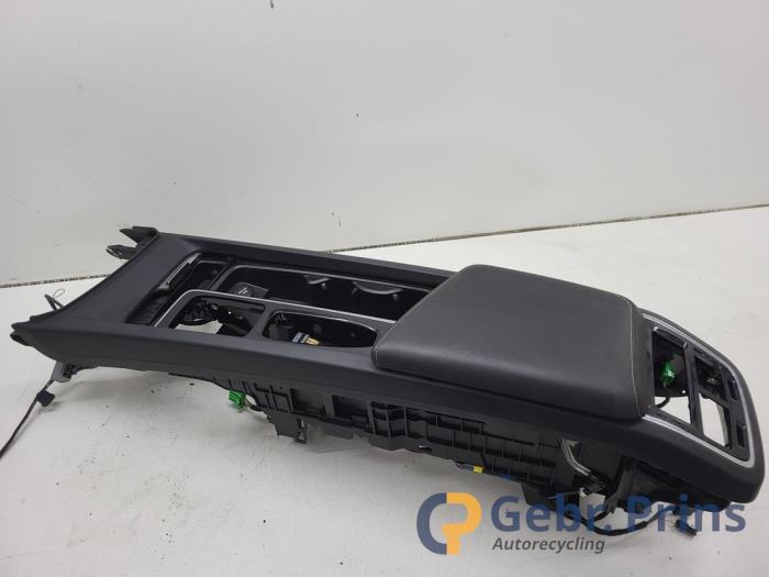 Używane Konsole srodkowe Volvo S60 III (ZS) 2.0 T5 16V Cena € 150,00 Procedura marży oferowane przez Autorec. Gebr. Prins b.v.