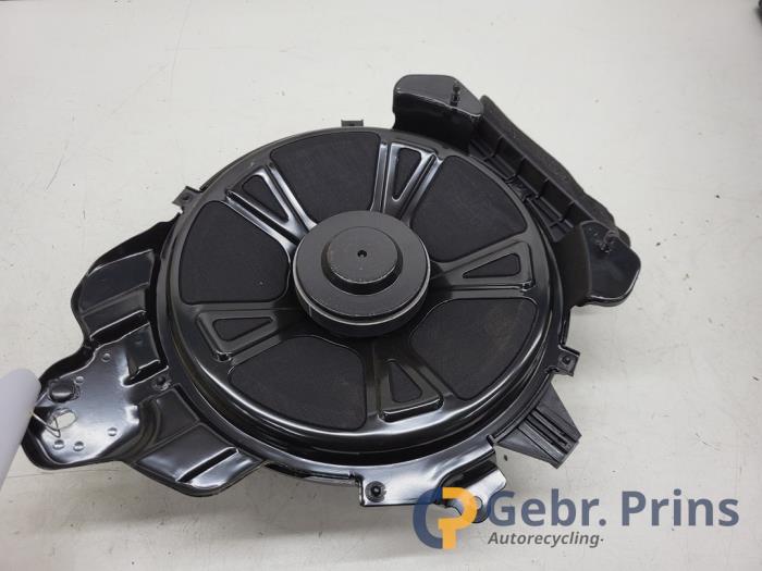 Używane Subwoofer Volvo S60 III (ZS) 2.0 T5 16V Cena € 125,00 Procedura marży oferowane przez Autorec. Gebr. Prins b.v.
