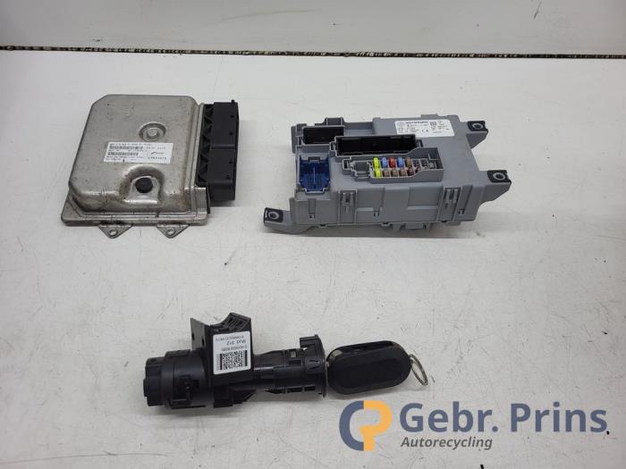 Used Ignition lock + computer Fiat 500 (312) 0.9 TwinAir 85 Price € 150,00 Margin scheme offered by Autorec. Gebr. Prins b.v.