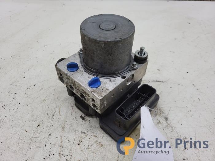 Begagnade ABS-pump Volkswagen Polo V (6R) 1.0 TSI 12V BlueMotion Pris € 50,00 Marginaltabell erbjuds av Autorec. Gebr. Prins b.v.