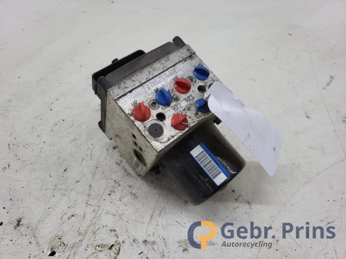 Begagnade ABS-pump Volkswagen Passat Variant (3C5) 2.0 FSI 16V Pris € 50,00 Marginaltabell erbjuds av Autorec. Gebr. Prins b.v.