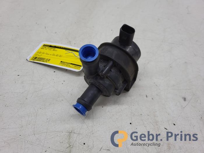Begagnade Extra vattenpump Audi A1 Sportback (8XA/8XF) 1.2 TFSI Pris € 20,00 Marginaltabell erbjuds av Autorec. Gebr. Prins b.v.