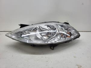 Usados Faro izquierda Mercedes A (W169) 2.0 A-160 CDI 16V 5-Drs. Precio € 50,00 Norma de margen ofrecido por Autorec. Gebr. Prins b.v.