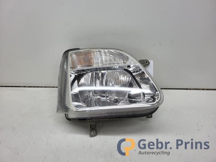 Używane Reflektor prawy Opel Agila (A) 1.2 16V Twin Port Cena € 20,00 Procedura marży oferowane przez Autorec. Gebr. Prins b.v.
