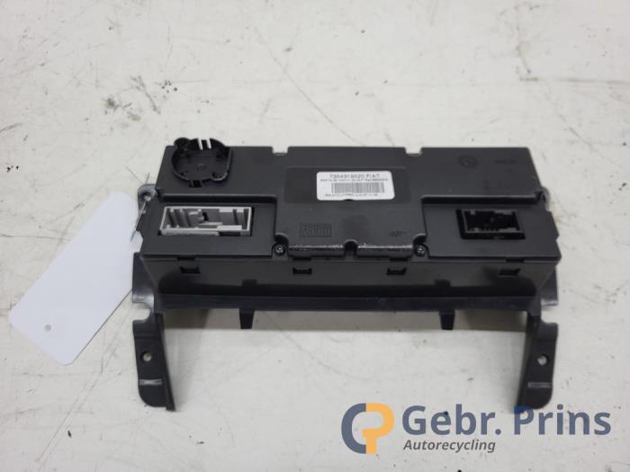 Begagnade Värmekontrollpanel Fiat Croma (194) 2.2 MPI 16V Pris € 35,00 Marginaltabell erbjuds av Autorec. Gebr. Prins b.v.