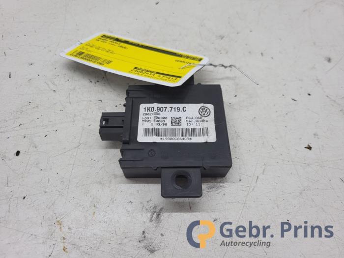 Używane Modul alarmu Volkswagen Eos (1F7/F8) 1.4 TSI 16V BlueMotion Cena € 10,00 Procedura marży oferowane przez Autorec. Gebr. Prins b.v.