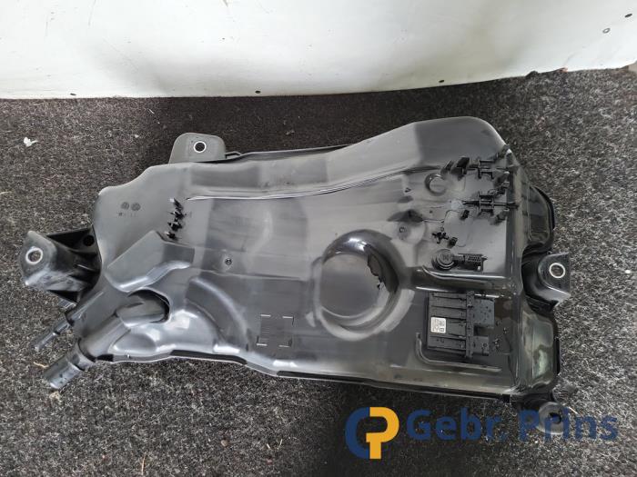 Używane Zbiornik AdBlue Volkswagen Golf VIII (CD1) 2.0 GTD 16V Cena € 300,00 Procedura marży oferowane przez Autorec. Gebr. Prins b.v.