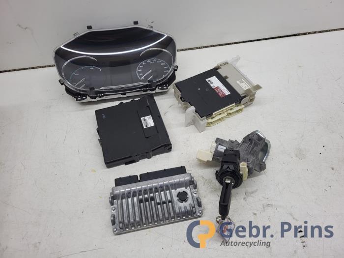 Used Ignition lock + computer Toyota Yaris III (P13) 1.5 16V Hybrid Price € 250,00 Margin scheme offered by Autorec. Gebr. Prins b.v.