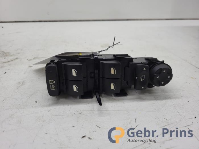 Usados Interruptor de ventanilla eléctrica Citroen C3 (SC) 1.6 HDi 92 Precio € 25,00 Norma de margen ofrecido por Autorec. Gebr. Prins b.v.