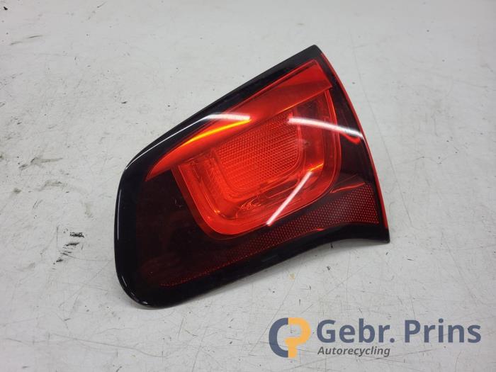 Używane Odblask tylnej klapy prawy Citroen C3 (SC) 1.6 HDi 92 Cena € 20,00 Procedura marży oferowane przez Autorec. Gebr. Prins b.v.