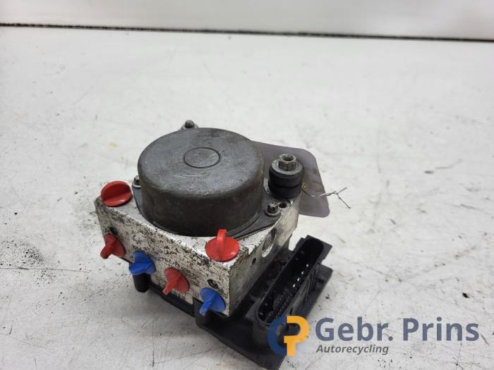 Usagé Bloc ABS Nissan Micra (K12) 1.2 16V Prix € 40,00 Règlement à la marge proposé par Autorec. Gebr. Prins b.v.