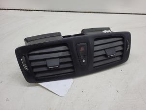 Begagnade Luftmunstycke, instrumentbräda Renault Megane III Grandtour (KZ) 1.5 dCi 110 Pris € 25,00 Marginaltabell erbjuds av Autorec. Gebr. Prins b.v.