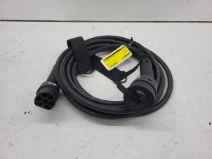 Begagnade Laddkabel, elbil Tesla Model Y (5YJY) RWD Pris € 125,00 Marginaltabell erbjuds av Autorec. Gebr. Prins b.v.