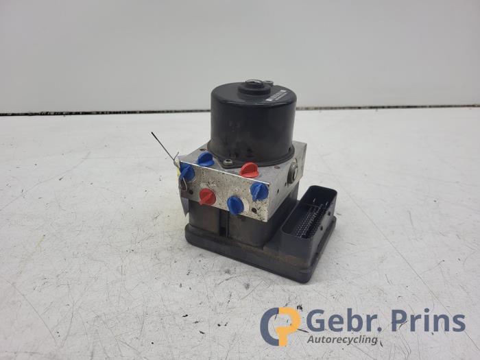 Begagnade ABS-pump Ford Focus 2 1.6 Ti-VCT 16V Pris € 40,00 Marginaltabell erbjuds av Autorec. Gebr. Prins b.v.