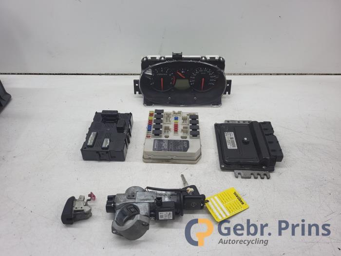 Used Ignition lock + computer Nissan Micra (K12) 1.2 16V Price € 75,00 Margin scheme offered by Autorec. Gebr. Prins b.v.