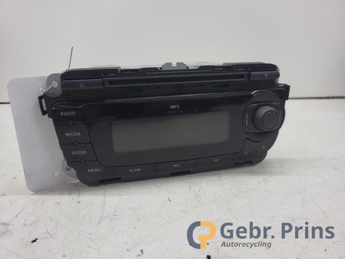 Używane Radio Seat Ibiza IV (6J5) 1.2 12V Cena € 50,00 Procedura marży oferowane przez Autorec. Gebr. Prins b.v.