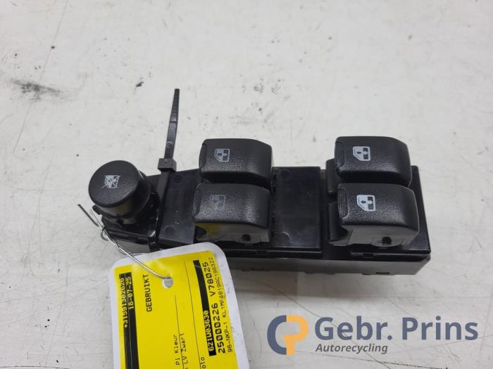 Usados Interruptor de ventanilla eléctrica Chevrolet Spark (M300) 1.0 16V Bifuel Precio € 25,00 Norma de margen ofrecido por Autorec. Gebr. Prins b.v.