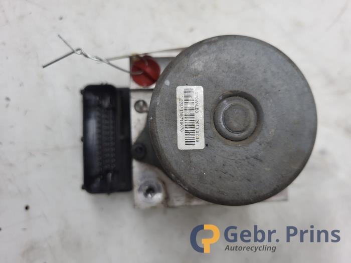 Usagé Pompe ABS Hyundai i10 (F5) 1.1i 12V Prix € 75,00 Règlement à la marge proposé par Autorec. Gebr. Prins b.v.