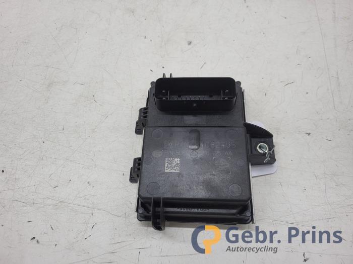 Używane Modul paliwowy ADM Opel Corsa E 1.0 SIDI Turbo 12V Cena € 30,00 Procedura marży oferowane przez Autorec. Gebr. Prins b.v.
