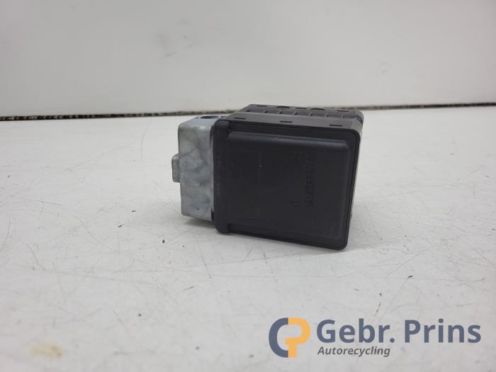 Ignition lock + computer from a Renault Clio IV (5R) 1.2 16V 2016