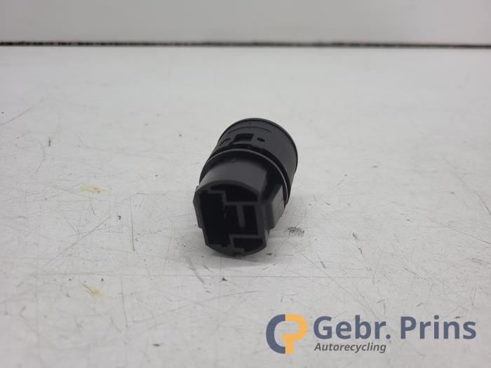 Ignition lock + computer from a Renault Clio IV (5R) 1.2 16V 2016