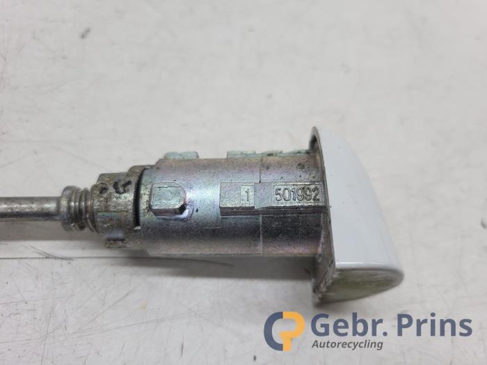 Ignition lock + computer from a Renault Clio IV (5R) 1.2 16V 2016