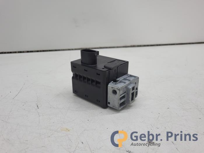 Ignition lock + computer from a Renault Clio IV (5R) 1.2 16V 2016