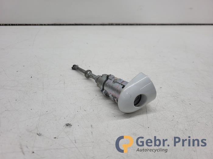 Ignition lock + computer from a Renault Clio IV (5R) 1.2 16V 2016