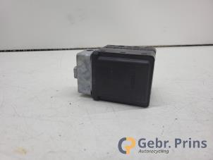 Ignition lock + computer from a Renault Clio IV (5R) 1.2 16V 2016