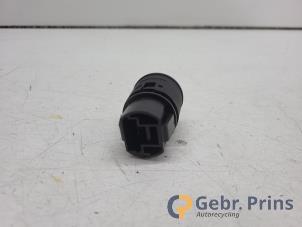 Ignition lock + computer from a Renault Clio IV (5R) 1.2 16V 2016