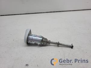 Ignition lock + computer from a Renault Clio IV (5R) 1.2 16V 2016