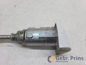Ignition lock + computer from a Renault Clio IV (5R) 1.2 16V 2016