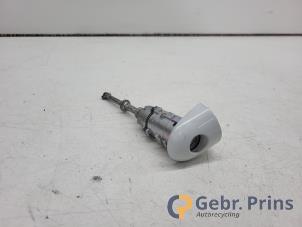 Ignition lock + computer from a Renault Clio IV (5R) 1.2 16V 2016