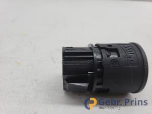 Ignition lock + computer from a Renault Clio IV (5R) 1.2 16V 2016