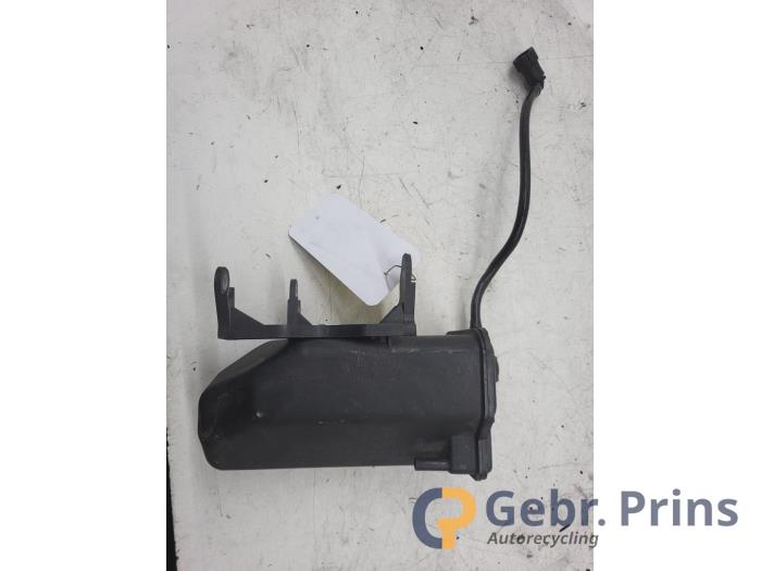 Begagnade Bränslefilterhus Volkswagen Scirocco (137/13AD) 1.4 TSI 160 16V Pris € 25,00 Marginaltabell erbjuds av Autorec. Gebr. Prins b.v.