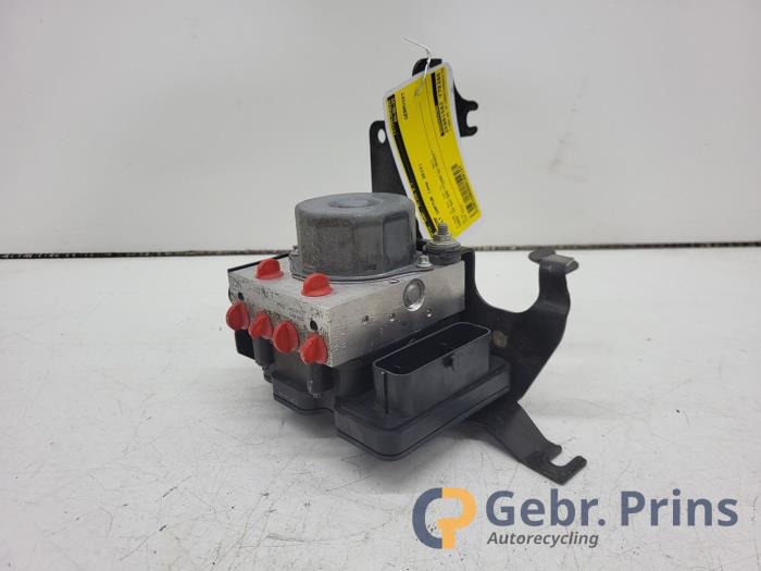 Gebrauchte ABS Pumpe Renault Captur I (2R) 0.9 Energy TCE 12V Preis € 50,00 Margenregelung angeboten von Autorec. Gebr. Prins b.v.