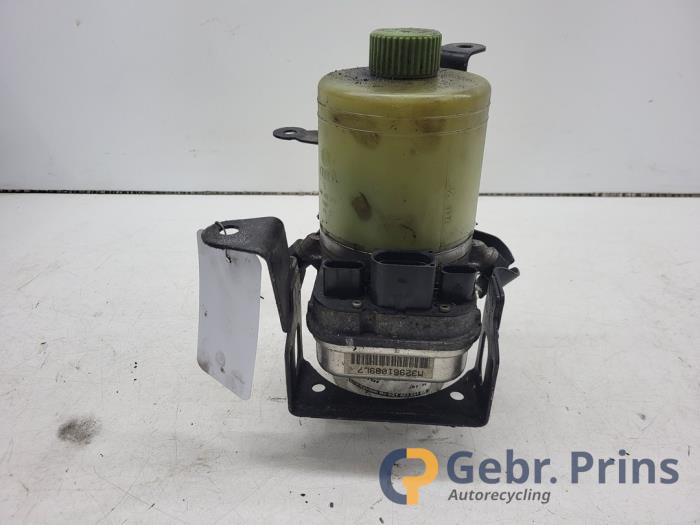 Used Power steering pump Volkswagen Polo IV (9N1/2/3) 1.2 12V Price € 50,00 Margin scheme offered by Autorec. Gebr. Prins b.v.
