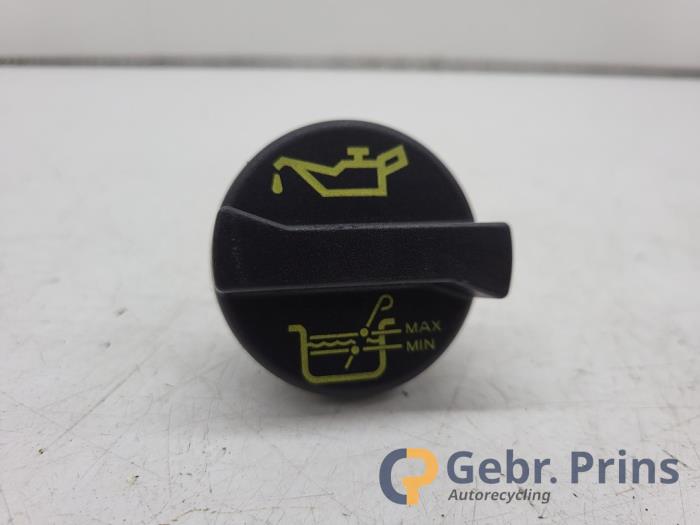 Gebrauchte Ölkappe Fiat Grande Punto (199) 1.4 Preis € 5,00 Margenregelung angeboten von Autorec. Gebr. Prins b.v.