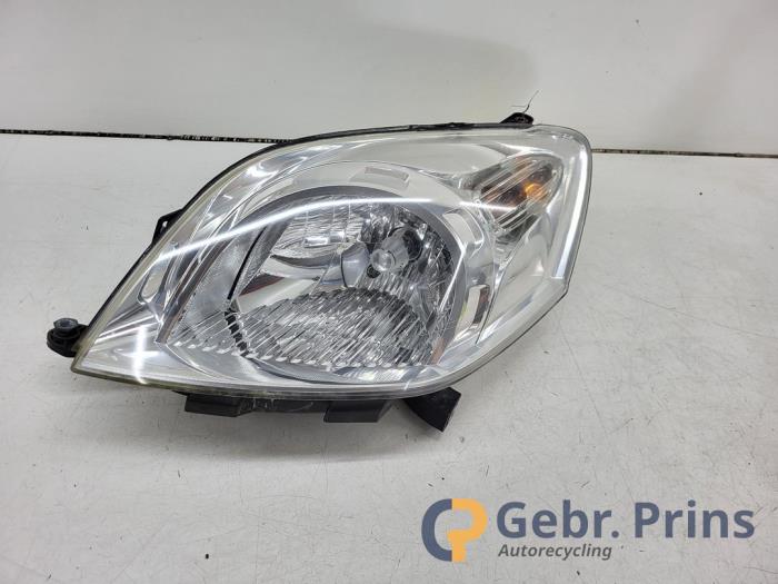 Używane Reflektor lewy Citroen Nemo (AA) 1.4 HDi 70 Cena € 40,00 Procedura marży oferowane przez Autorec. Gebr. Prins b.v.