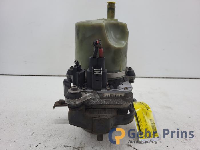 Usagé Pompe de direction Volvo V50 (MW) 2.0 D 16V Prix € 75,00 Règlement à la marge proposé par Autorec. Gebr. Prins b.v.