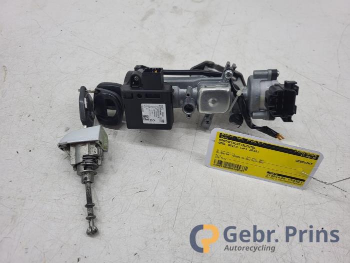 Używane Stacyjka + Kluczyk Opel Agila (B) 1.0 12V Cena € 25,00 Procedura marży oferowane przez Autorec. Gebr. Prins b.v.
