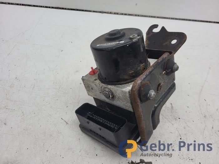 Begagnade ABS-pump Opel Agila (B) 1.0 12V Pris € 250,00 Marginaltabell erbjuds av Autorec. Gebr. Prins b.v.