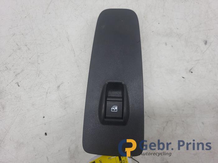 Usados Interruptor de ventanilla eléctrica Citroen Jumper (U9) 2.2 Blue HDi 165 Precio € 18,15 IVA incluido ofrecido por Autorec. Gebr. Prins b.v.