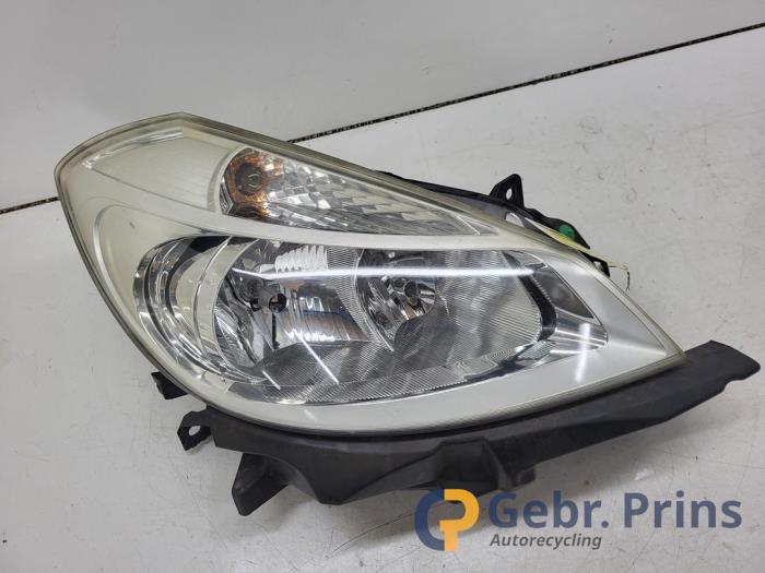 Używane Reflektor prawy Renault Clio III Estate/Grandtour (KR) 1.2 16V 75 Cena € 35,00 Procedura marży oferowane przez Autorec. Gebr. Prins b.v.