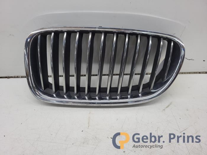 Begagnade Grill BMW 5 serie (F10) 523i 24V Pris € 20,00 Marginaltabell erbjuds av Autorec. Gebr. Prins b.v.
