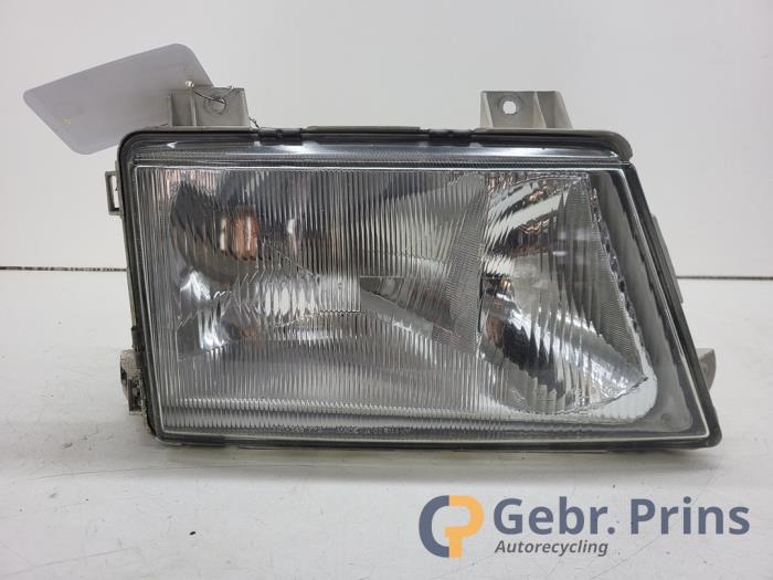 Używane Reflektor prawy Mercedes Sprinter 3t (903) 310 D Cena € 75,00 Procedura marży oferowane przez Autorec. Gebr. Prins b.v.