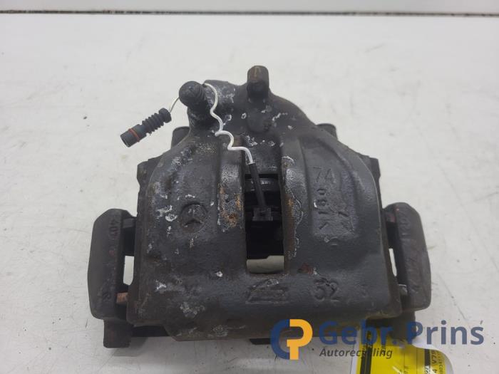Gebrauchte Bremszange rechts hinten Mercedes Sprinter 3t (903) 310 D Preis € 40,00 Margenregelung angeboten von Autorec. Gebr. Prins b.v.