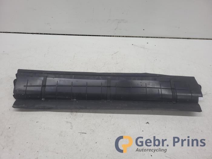 Begagnade Lufttratt Audi e-tron (GEN) 50 quattro Pris € 25,00 Marginaltabell erbjuds av Autorec. Gebr. Prins b.v.