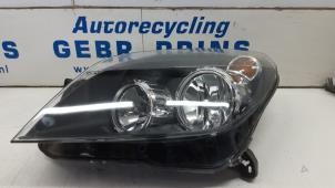 Usagé Phare gauche Opel Astra H (L48) 1.4 16V Twinport Prix € 40,00 Règlement à la marge proposé par Autorec. Gebr. Prins b.v.